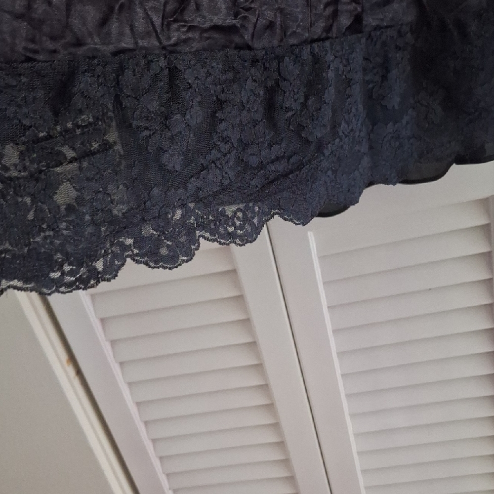 Elegant Black Vintage Nightgown By Jenelle of California - Picture 6 of 10